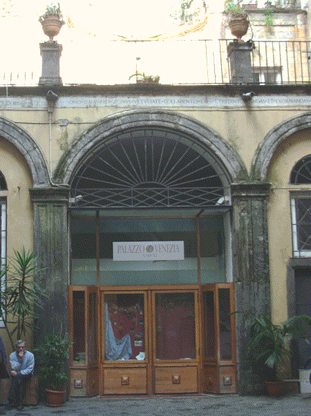 Napoli - Palazzo Capone o Venezia- primo cortile