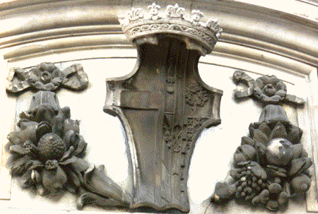 stemma delle famiglie Sanseverno e Feltre della Rovere su ingresso chiesa del Gesù Nuovo